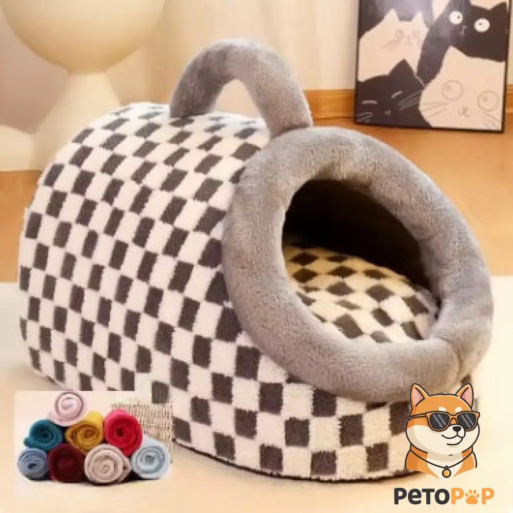暖かいテント型のペットハウス（犬猫用）by PetoPop、白とグレーのチェック柄、ふわふわした素材の入口